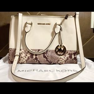 Brand new Michael Kors hand bag